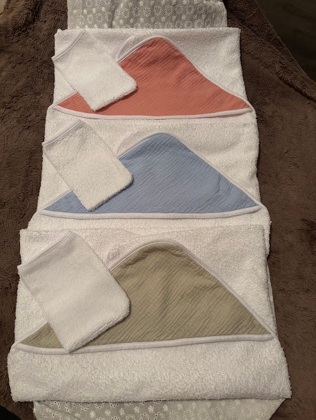 Cape de bain bébé avec gant de toilette en coton - Personnalisable