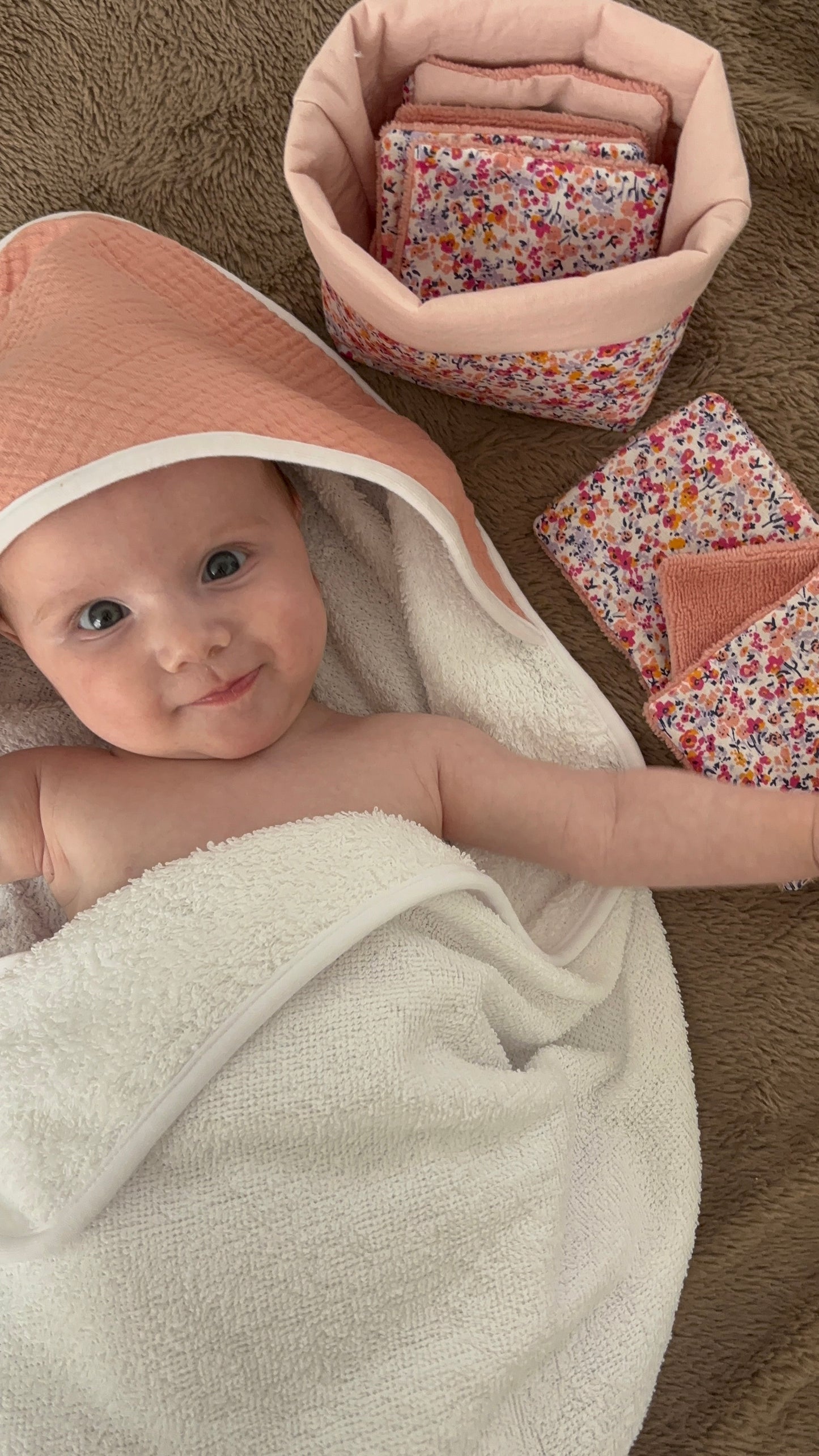 Cape de bain bébé avec gant de toilette en coton - Personnalisable