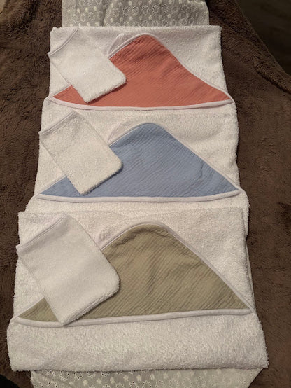 Cape de bain bébé avec gant de toilette en coton - Personnalisable